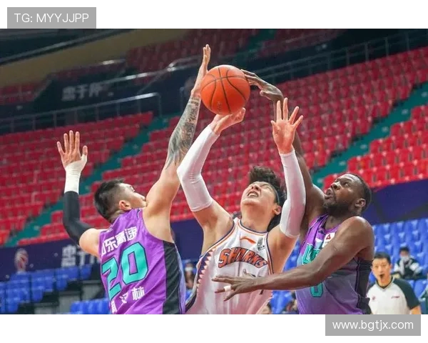 2015年CBA广东队对阵新疆队精彩比赛录像回顾与分析