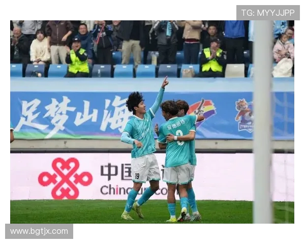 大连足球迎战石家庄球队期待精彩对决展现激情与实力的较量